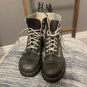 Women’s size 6 Dr Martens boots